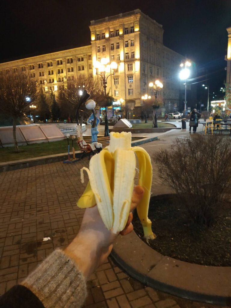 אוכל בננה בקייב בחרישטיק